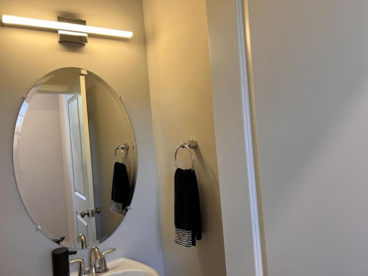 The Villas Buckingham 10 Mins To Rdu Airport Duke Downtown Durham Bagian luar foto