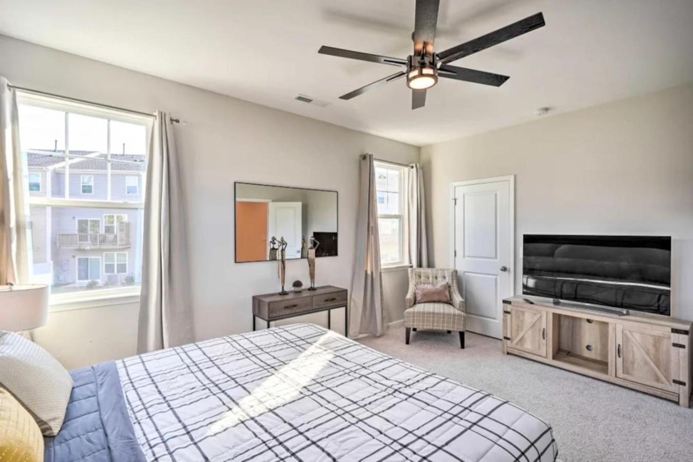 The Villas Buckingham 10 Mins To Rdu Airport Duke Downtown Durham Bagian luar foto
